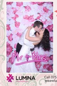 Read more about the article Why should you have the Lumina Selfie Mirror at your wedding?